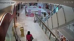 Woman Jumps From 3th Floor of Shopping Mall, China (article)