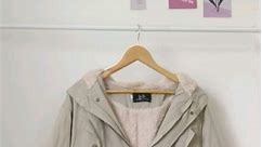 Jacket hoodieกันหนาวผ้าโพลีสีเขียว บุขนเทียมหนา อุ่น ด้านใน ทรงซิปหน้า แต่งกระเป๋าด้านหน้า จั๊มเอว งานน่ารัก มินิมอลค่า 🔸สภาพ 99% 🔸อก 44" 🔸ยาว 25" 390-. 🧁สั่งซื้อได้ที่🧁 🍰🍰Id line: @685ckkpj 🥯🥯สินค้าคลีนแล้วพร้อมใช้ #furเทียม #เสื้อขนเทียม #เสื้อfur #เสื้อโค้ทมือสอง #เสื้อโค้ทกันหนาว #เสื้อโค้ทผู้หญิง #เสื้อกันหนาว #เสื้อโค้ทแบรนด์มือสอง #โค้ทวูล #เสื้อโค้ทเกาหลี #เสื้อโค้ทราคาถูก #เสื้อกันหนาวสไตล์ญี่ปุ่น #coatover #เสื้อโค้ทแบรนด์เนม #coat #เสื้อโค้ทมือสองญี่ปุ่น #โค้ทสวยๆ #เสื้อขนเป็