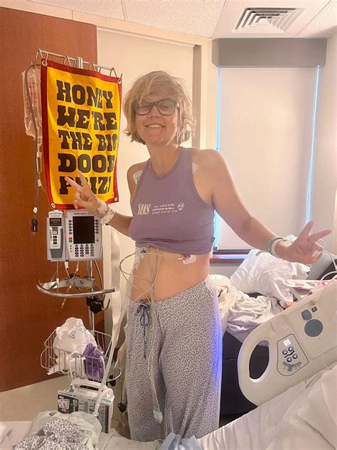 Woman, 42, Details 1st Signs of Stage 4 Lung Cancer That Doctors Dismissed for Months - AOL