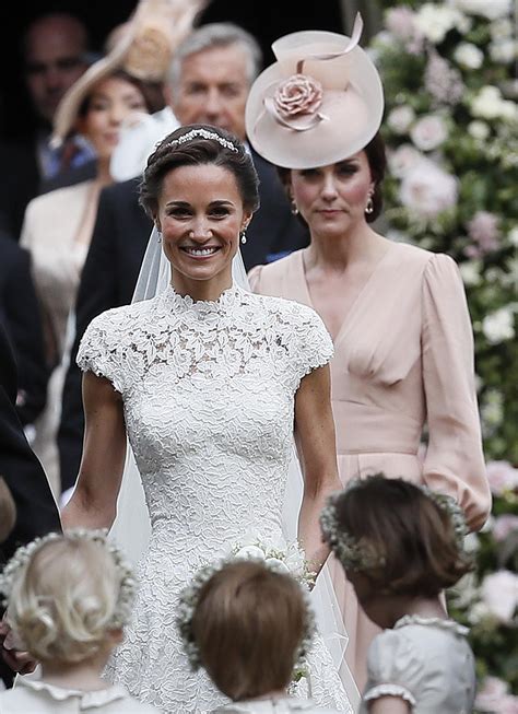 Giles deacon pippa middleton wedding dress | Beachweddingtips.com