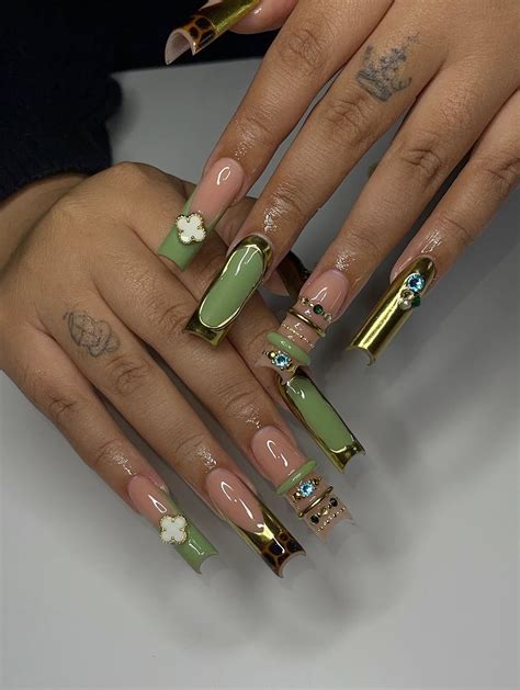 15 Ultimate Fall Coffin Nail Ideas 2026 – DreamBundles