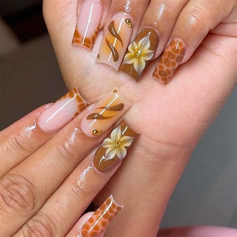 Amazon.com: LINMEIZAI 24Pcs French Press on Nails Medium Square Flower ...