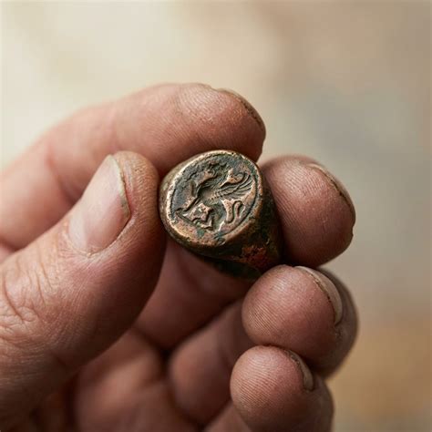 ancient greek signet ring: which finger was it usually worn on ...