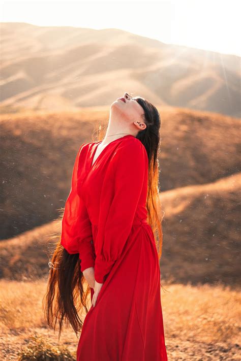 What is Imperial Red? (42 Colors) - Colorguide.org