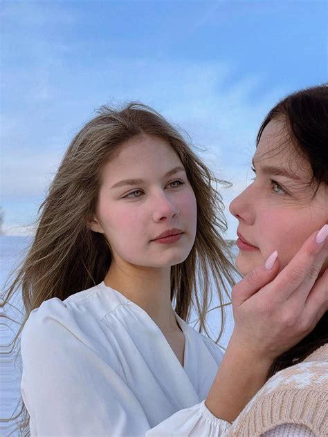 20 000+ Onlyfans+mom+daughter banque d’images et photos libres de droit · Téléchargement gratuit ...