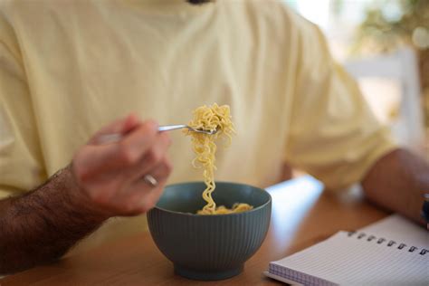 Beliebte Instantnudeln dringend zurückgerufen - Stoff schädigt das Erbgut