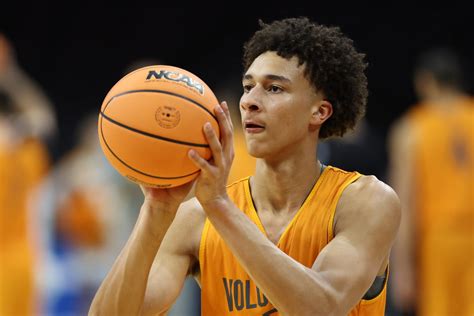 Tennessee basketball, without Nate Ament, wins with ease vs South Carolina