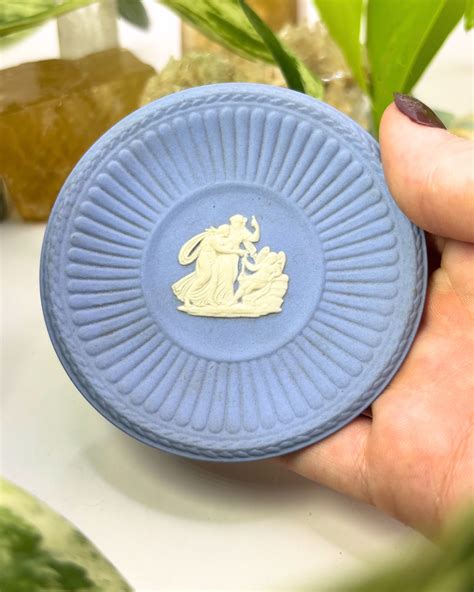 Mini Wedgewood Jasperware Trinket Dish – The Guide Crystals