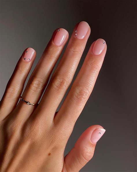 17 Nude Nail Designs That Prove Less Really Is More | Vogue