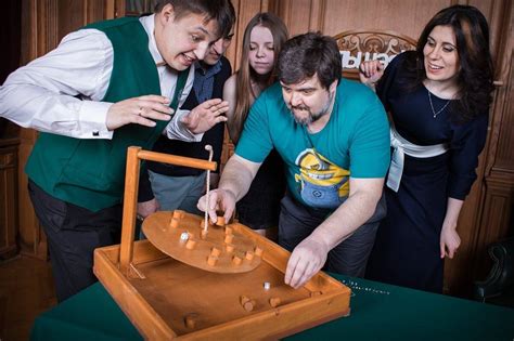 Игры для развлечения для компании: 10 прикольных сидячих игр за столом ...