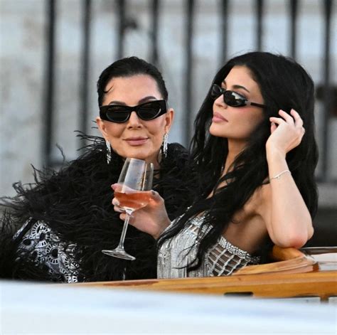 Kylie y Kris Jenner, Brooks Nader y más asisten a la fiesta posterior a la boda de Lauren ...