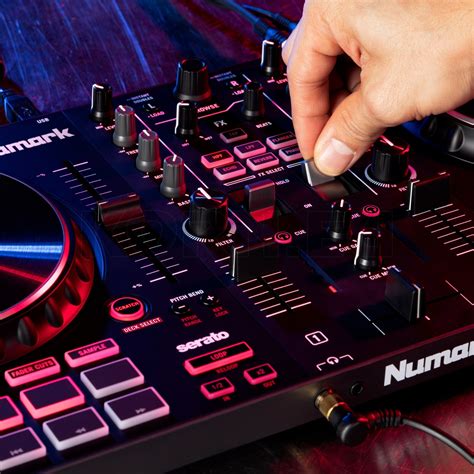Numark Mixtrack Platinum FX DJ Controller | Musikhaus