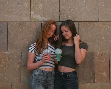 How to Make International Friends Online in 2025