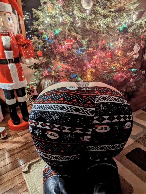 My wife's pawg booty all ready for the holidays :) : r/PAWGS4L