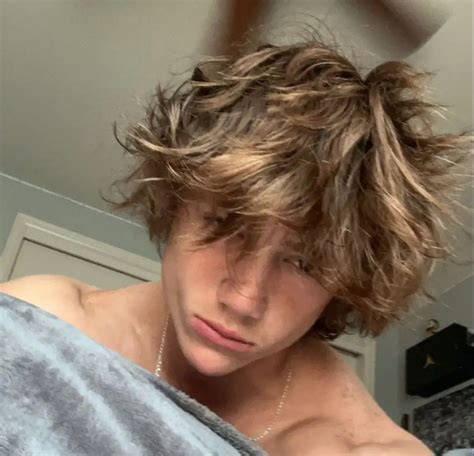 Pin by c on Handsome guys | Men blonde hair, Blonde hair boy, Light ...