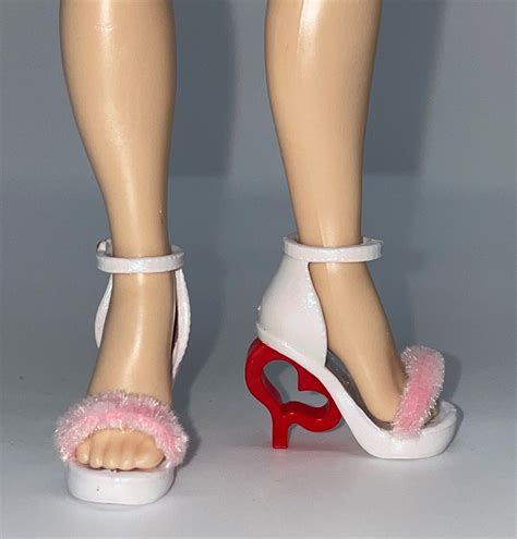 Rainbow High Kia Hart Doll Outfit Shoes White Pink Red Heart High Heel ...