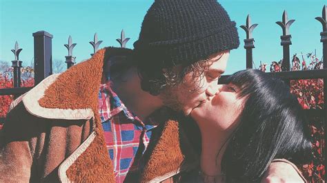 Wie schön! Miley Cyrus' Bruder Braison hat sich verlobt | Promiflash.de