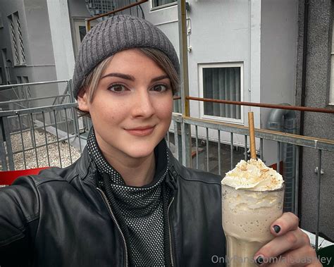 AlsoAshley / AlsoAshleyB / Ashley Barron Leaked Nude OnlyFans (Photo 5 ...