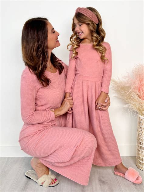 Mommy and Me Chic Pink Waffle Knit Pant Set – Mia Belle Girls