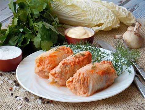 Голубцы из пекинской капусты с фаршем и рисом рецепт фото пошагово и ...