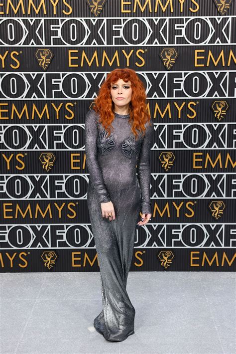 Natasha Lyonne Wore Knit-On Breasts on Her Dress at the 2023 Emmys ...