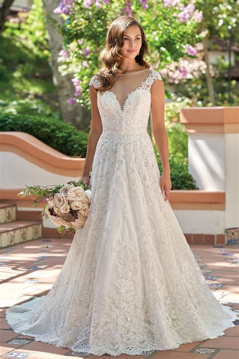 Beautiful Vintage Lace Wedding Dresses