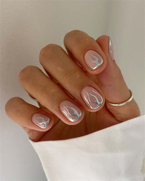 24 Chic and Simple Short Nail Designs for a Polished Look
