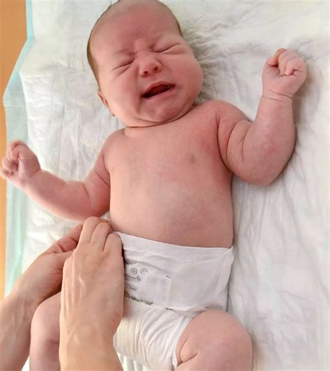 9 Months Pregnant: Symptoms, Baby Development And Diet Tips