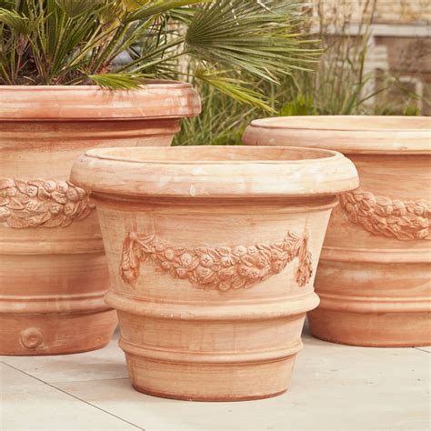 Arezzo Extra Large | Italian Terracotta Plant Pot - 80cm | Terracotta ...