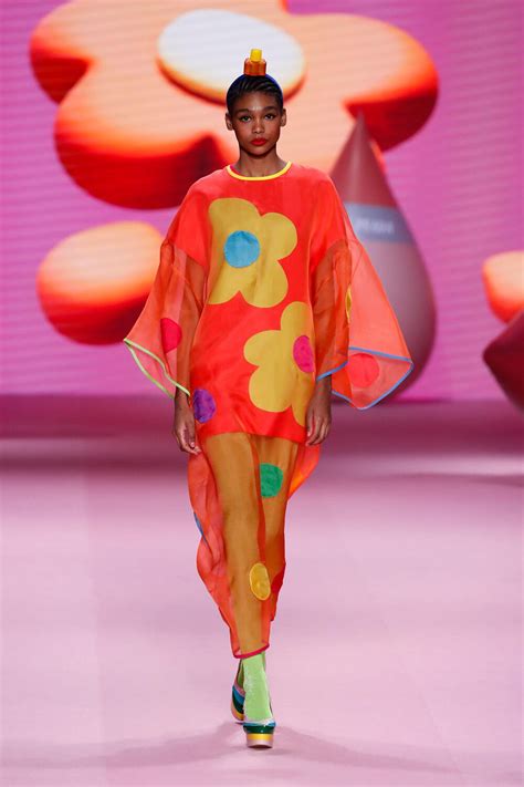 Flores, ojos o corazones: los coloridos básicos de Agatha Ruiz de la Prada | Fotos | Pasarelas ...