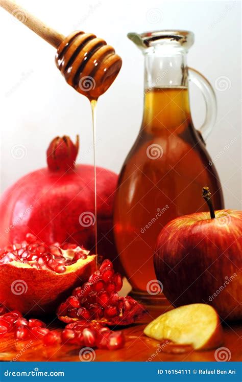 Rosh Hashanah Traditional Food Stock Image - Image of rimon, food: 16154111
