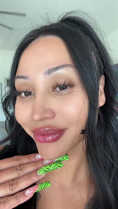 Maria Estella (@mariaestella_xo) - Urlebird