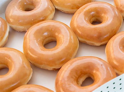 The (Official) Best Way To Reheat a Glazed Doughnut, According to ...