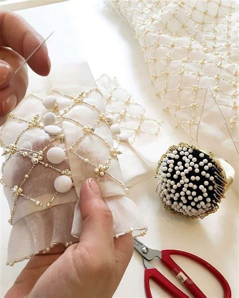 Художник по вышивке, обучение on Instagram: "Good night " | Hand beaded ...