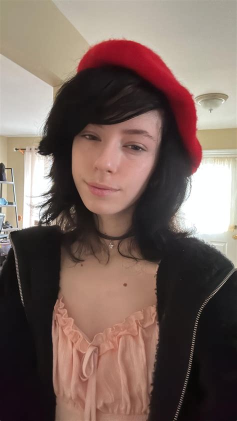 No makeup in this pic, but I felt very pretty : r/femboy