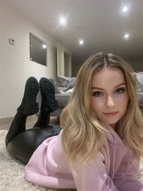 Cum on my ass or pussy? : r/LadiesInLeather