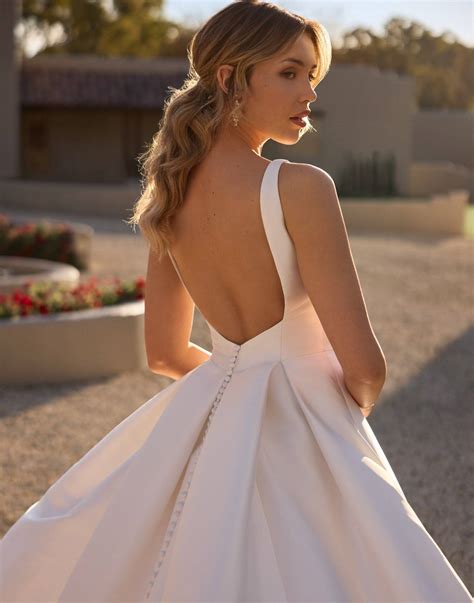 Charm of Simple Wedding Dresses | Modern Wedding Dresses