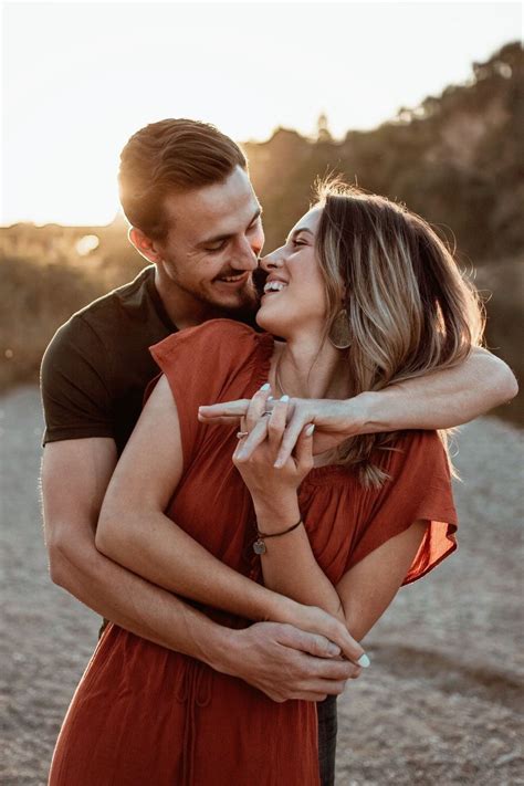 50 Romantic Couple Poses to Get Cute Couple Photos