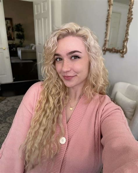 Rose ASMR - OnlyFans, Height, Net Worth, Boyfriend, Facts, Bio