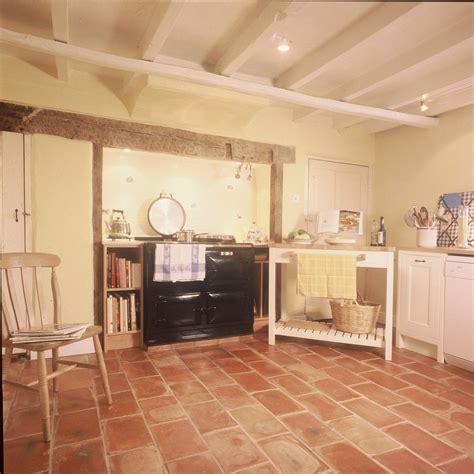 A beautiful farmhouse kitchen finished with York Handmade 200x300mm ...