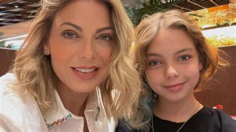 Ela cresceu! Filha de Sheila Mello completa 11 anos e é homenageada ...