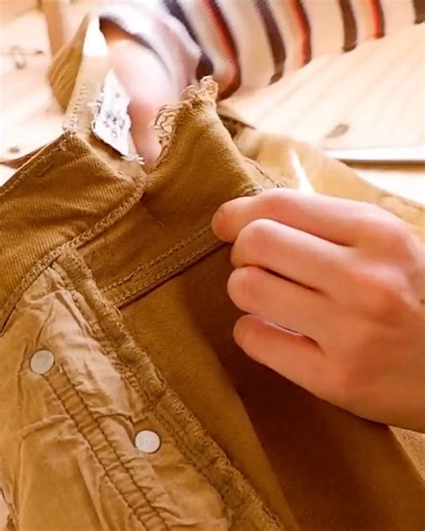 How to Take in the Waist of Jeans | Off the Cuff - Levi's