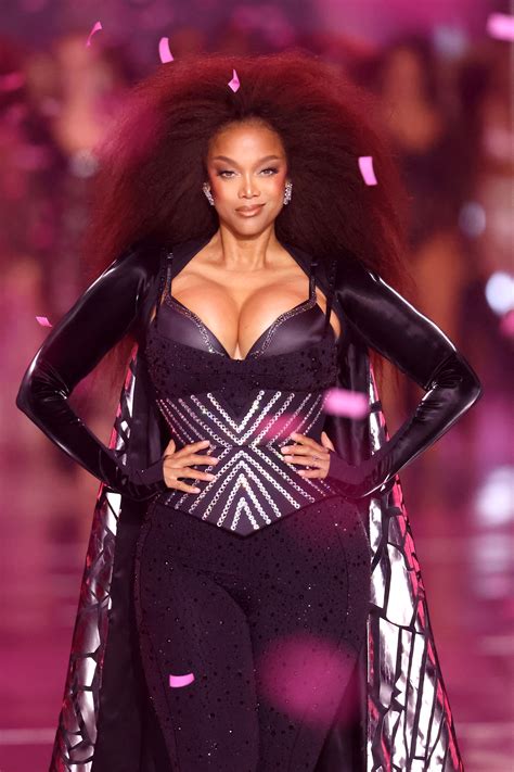 Fans Are Stunned After Seeing Tyra Banks' 'New Face' at 51 During Her Paris Fashion Week Return ...