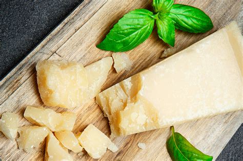 С чем едят сыр? В этой статье узнаем, с какими продуктами наиболее ...