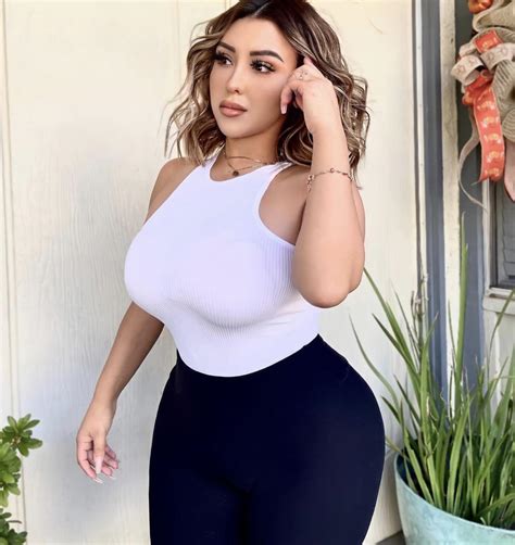 Busty Latina : r/2busty2hide
