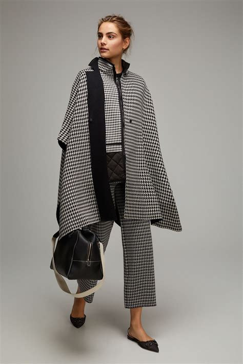 Black Houndstooth wool cape - New Collection | CH Carolina Herrera en ...