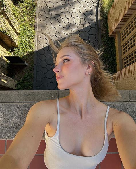 Caroline Zalog : r/tanktopmodels