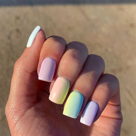 15 Summer Ombre Nails to Show Off This Season | The Everygirl