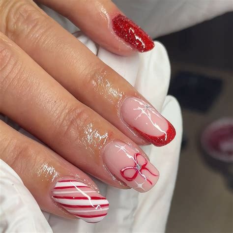 18 Candy Cane Nail Looks to Try