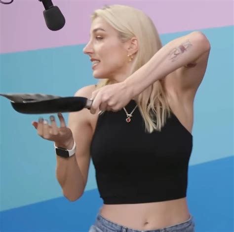 Courtney Miller (Smosh) : r/CelebrityArmpits